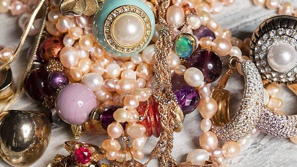 We buy gold & silver antique jewelry in Richmond Hill, Georgia. Updated 2025